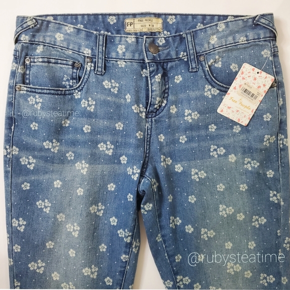 FREE PEOPLE Cute Small Ditsy Floral Print Ankle Crop Skinny Jeans, NEW WITH TAGS - Picture 4 of 8